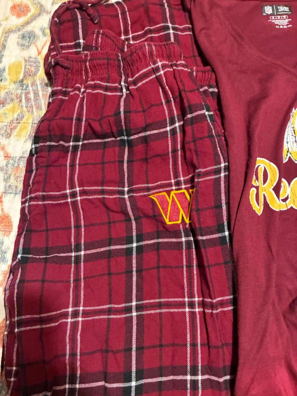 NFL Washington Redskins Pajama Set - MEDIUM - Top and Bottom - Picture 2 of 7